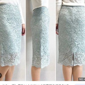 BNWOT (Discontinued in 2018) Uniqlo GU lace tight skirt size M